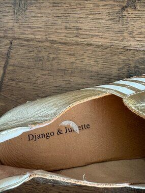 Django & Juliette Gold Becca metallic gold platform slip-on sneakers size 37  or